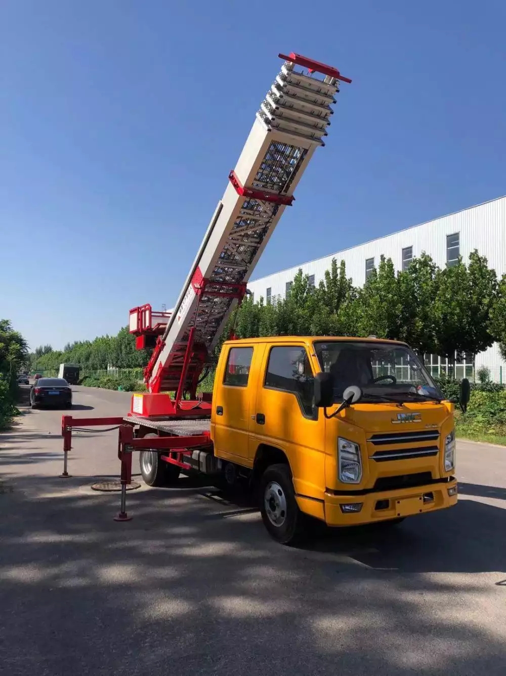 武胜附近的云梯车出租服务：轻松解决高空作业需求