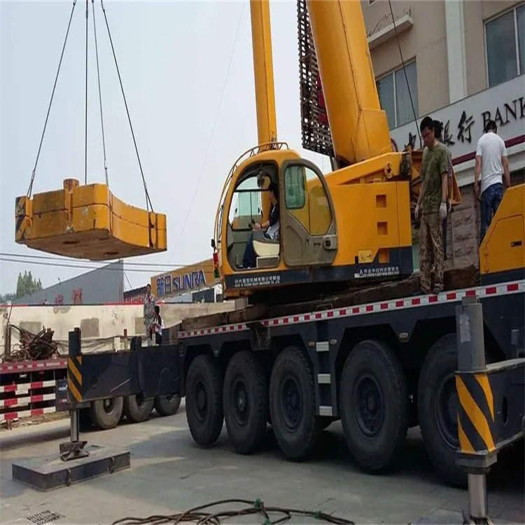 武胜当地吊车出租|机器吊装|75吨|工厂搬迁服务