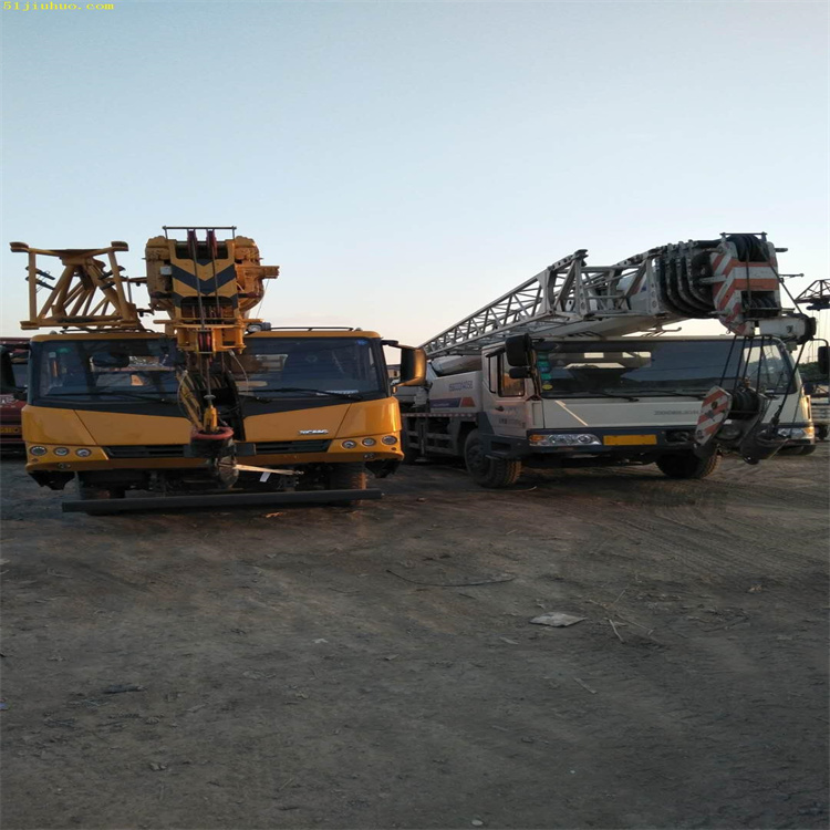 武胜吊车吊挖机正确办法